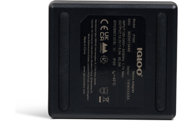 Envers d'un adaptateur noir et carré avec une étiquette centrale en texte blanc, logo IGLOO, symboles CE et recyclage, deux patins en caoutchouc noirs, mention "Made in China"