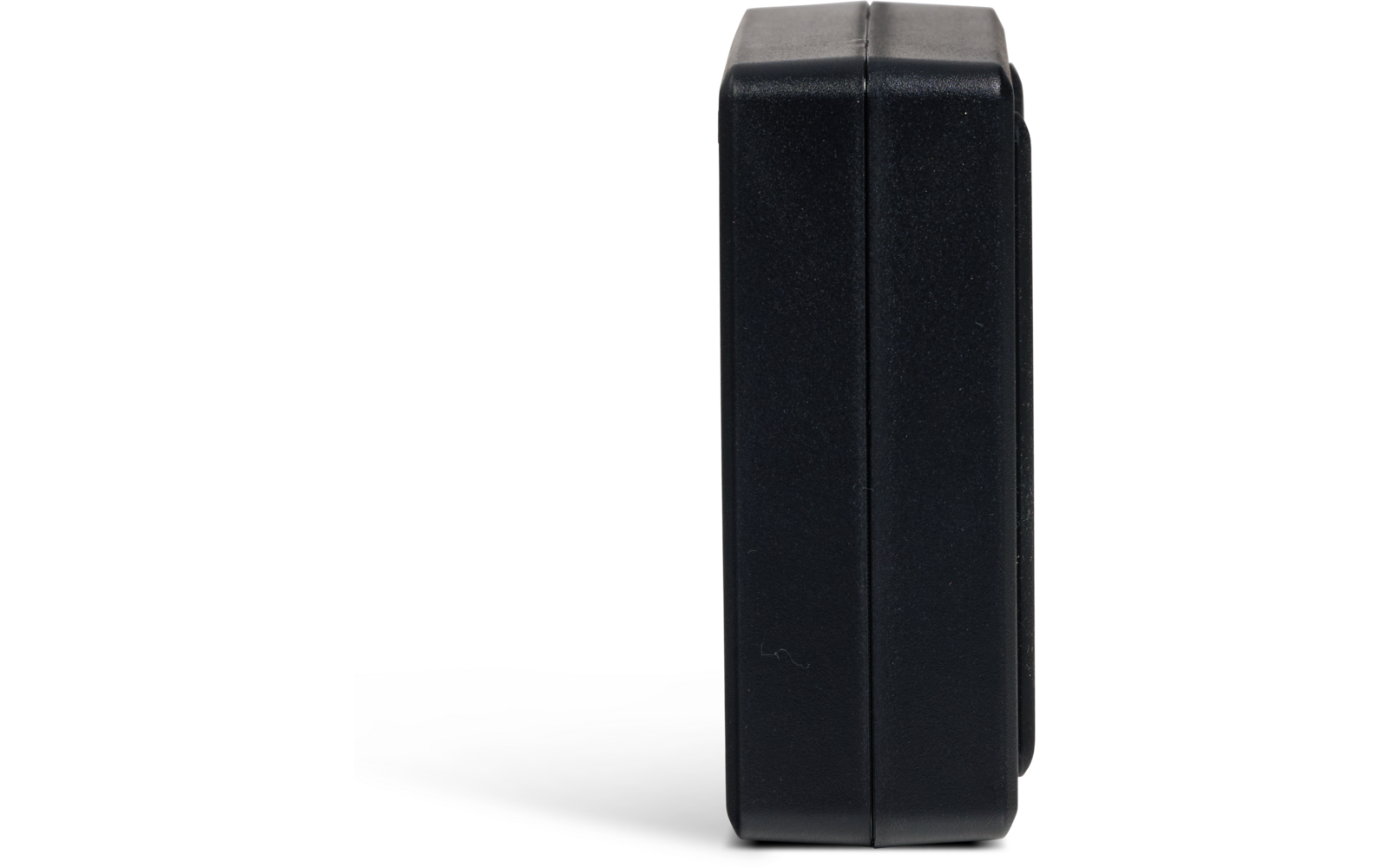 Boîtier en plastique rectangulaire noir, vue de côté, isolé sur fond blanc