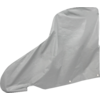 Graue Abdeckung über einem geformten Gegenstand; Sitz- und Lenkerkonturen sowie Stofffalten sichtbar