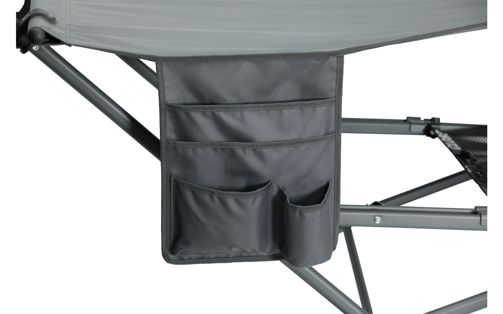 Schwarz-graue Tasche mit zwei Fächern, befestigt an der Seite eines Klappstuhls