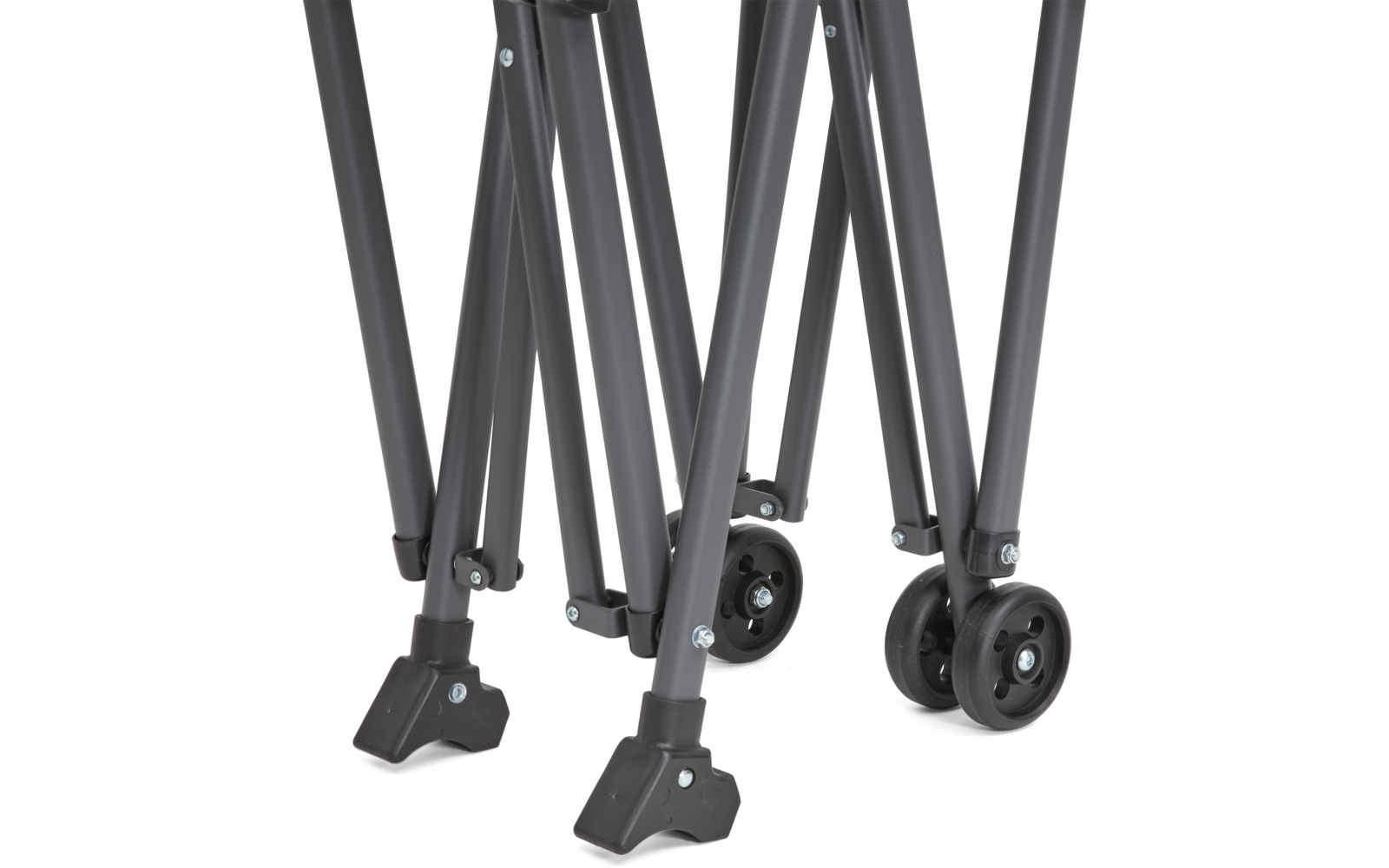 Untere Teile grauer Metallbeine mit gekreuzten Stangen, schwarzen Doppelrädern und schwarzen Gummifüßen