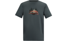 Dunkelgraues T‑Shirt mit mittigem Brustdruck: stilisierte Berge, Tannen, orangefarbener Kreis hinter den Bergen und Schriftzug 'JAGERMEISTER'