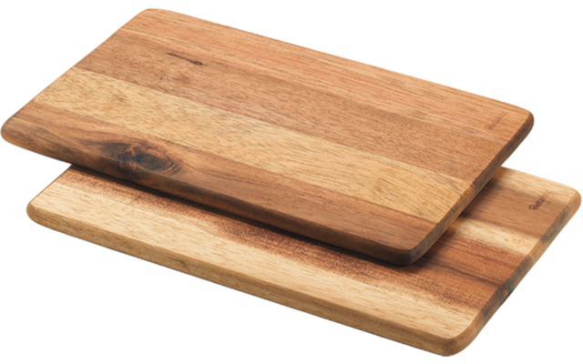 Zwei übereinander liegende Schneidebretter aus Holz