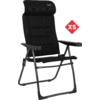 Schwarzer klappbarer Stuhl mit hoher Rückenlehne und Kopfstütze, Armlehnen, schwarzem Metallrahmen und rotem Rautensymbol mit weißer Aufschrift "XS" rechts