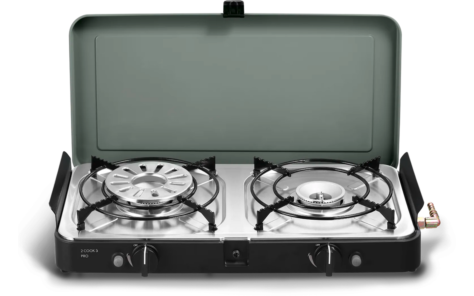 Zweiflammiger Gaskocher mit geöffnetem grünem Deckel; zwei silberne Brenner mit schwarzen Gussrosten, zwei schwarze Drehregler vorne, silberne Kochfeldfläche, schwarze Seitengriffe