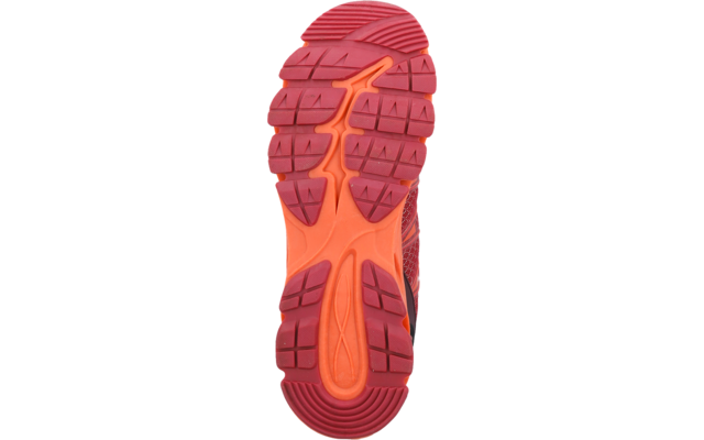 Sohle eines Schuhs in Rot- und Orangetönen, Profil mit Rillen, Einkerbungen und rechteckigen Noppen