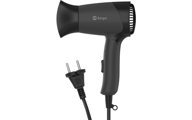 Sèche-cheveux noir avec câble et prise sur fond blanc