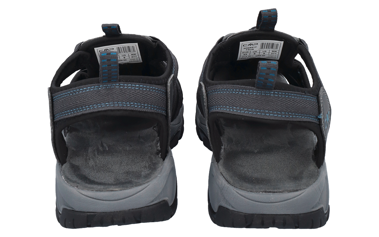 Paar schwarz‑grauer Sandalen von hinten, mit Klettverschlüssen, blauen Nähten, Fersenlaschen und gepolstertem Fußbett