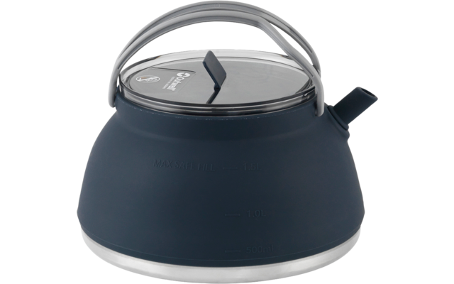 Blauwe waterkoker met zilveren handvat en deksel