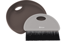 Deux brosses à main rondes en plastique, un disque rond foncé à l'arrière, une brosse demi‑circulaire plus claire au premier plan avec des poils noirs, un trou de poignée ovale et le logo blanc 'Berger'
