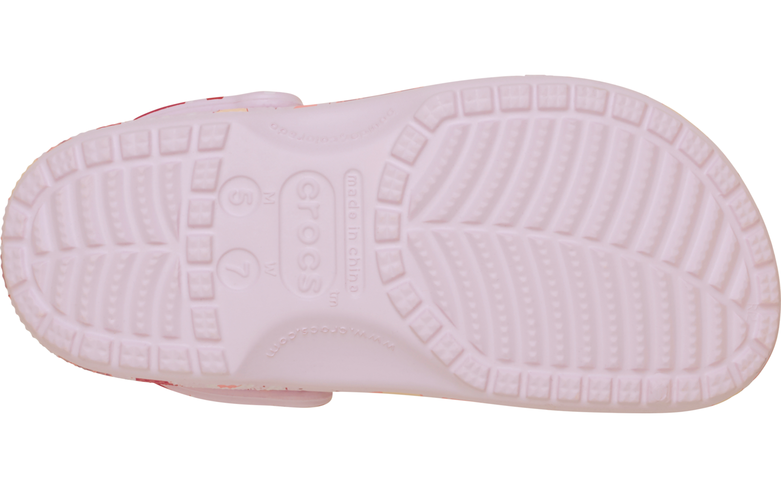 Semelle rose de Crocs vue par dessous, avec sculpture de la semelle et logo crocs visible