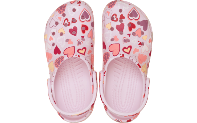 Paire de sabots roses à motif de cœurs multicolores, vue de dessus, brides de talon et semelles intérieures rainurées