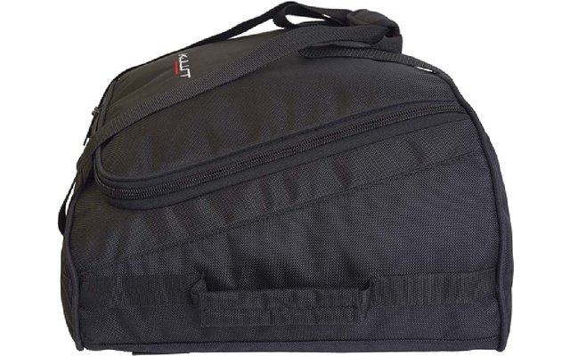 Sac de voyage noir en tissu avec fermetures éclair, poche frontale, poignée et sangle d'épaule ; petit logo rouge et blanc sur le dessus