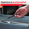 Main tenant un outil gris et allongé au-dessus d'un tiroir ouvert contenant une paire de ciseaux et de petites pièces en plastique ; en haut de l'image texte : 'PRAKTISCH & PLATZSPAREND' et 'SCHLANKES DESIGN FÜR EINFACHE AUFBEWAHRUNG'