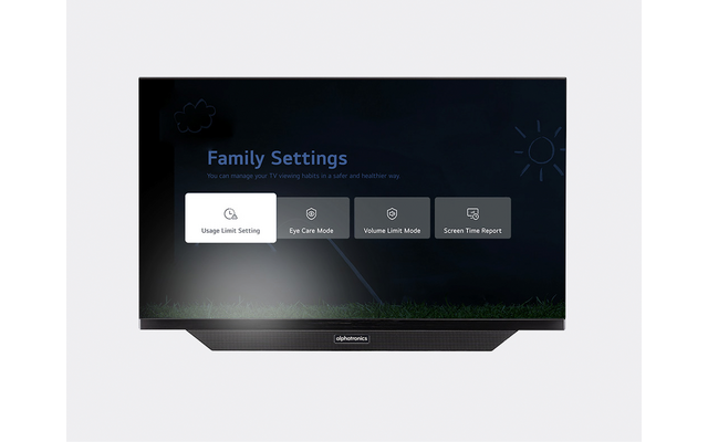 Fernseh-/Monitorbild mit blauem Hintergrund. Oben der Titel 'Family Settings', darunter vier Schaltflächen: 'Usage Limit Setting', 'Eye Care Mode', 'Volume Limit Mode', 'Screen Time Report'. Unter dem Bildschirm eine schwarze Soundbar. Wolken- und So