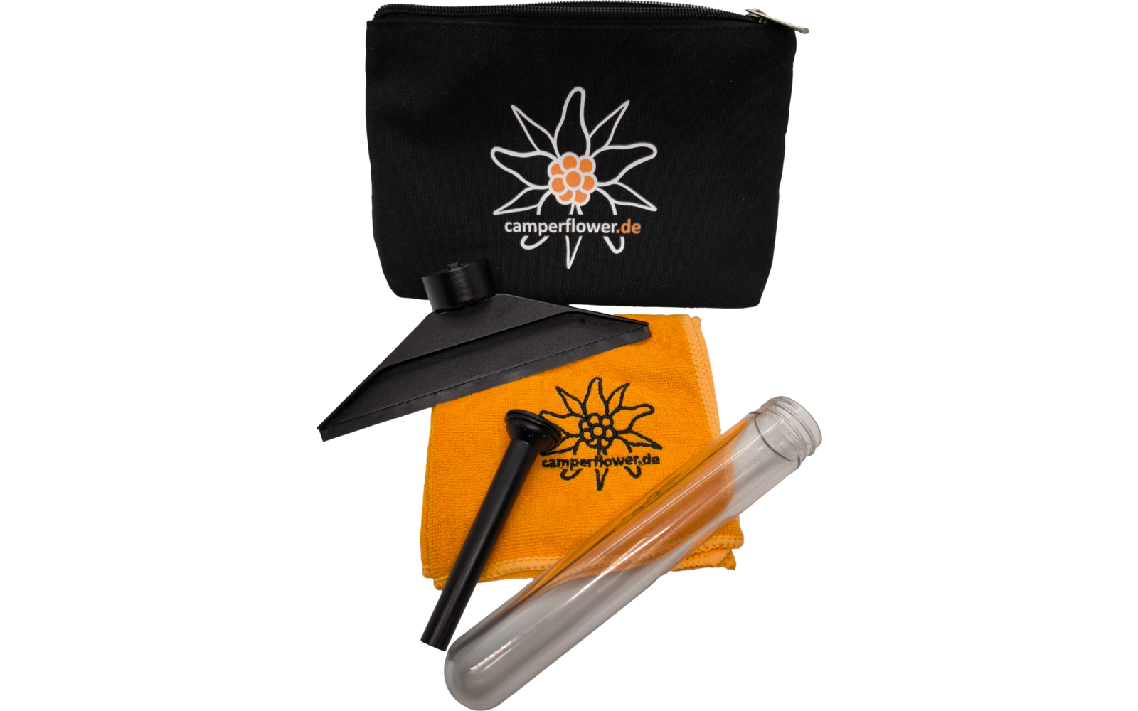 Schwarze Stofftasche mit Stern-Logo, orangener Notizblock mit Logo, schwarzer Stift und ein durchsichtiger Stiftbehälter auf weißem Hintergrund