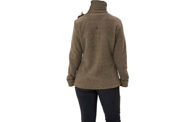 Person von hinten mit braunem Pullover und dunkler Hose