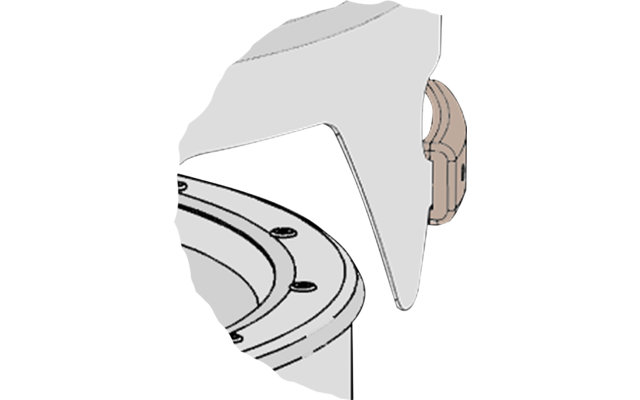 Nahaufnahme eines weißen Toilettensitzes mit geöffnetem Deckel und sichtbarer Scharnierbefestigung am Rand der Toilette