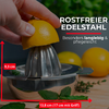 Main presse un demi-citron sur un presse-agrumes en acier inoxydable au-dessus d'un bol; deux citrons entiers et des herbes vertes en arrière-plan; texte blanc superposé 'ROSTFREIER EDELSTAHL' et 'Besonders langlebig & pflegeleicht'; flèches de mesure rouges indiquant '9.3 cm' et '13,8 cm (17 cm mit Griff)'
