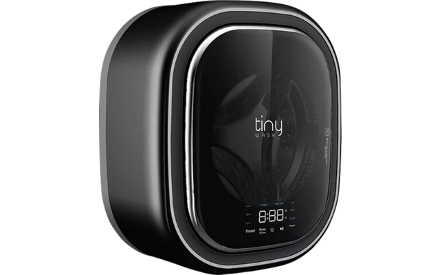 Lavatrice nera compatta con display digitale e parte frontale arrotondata