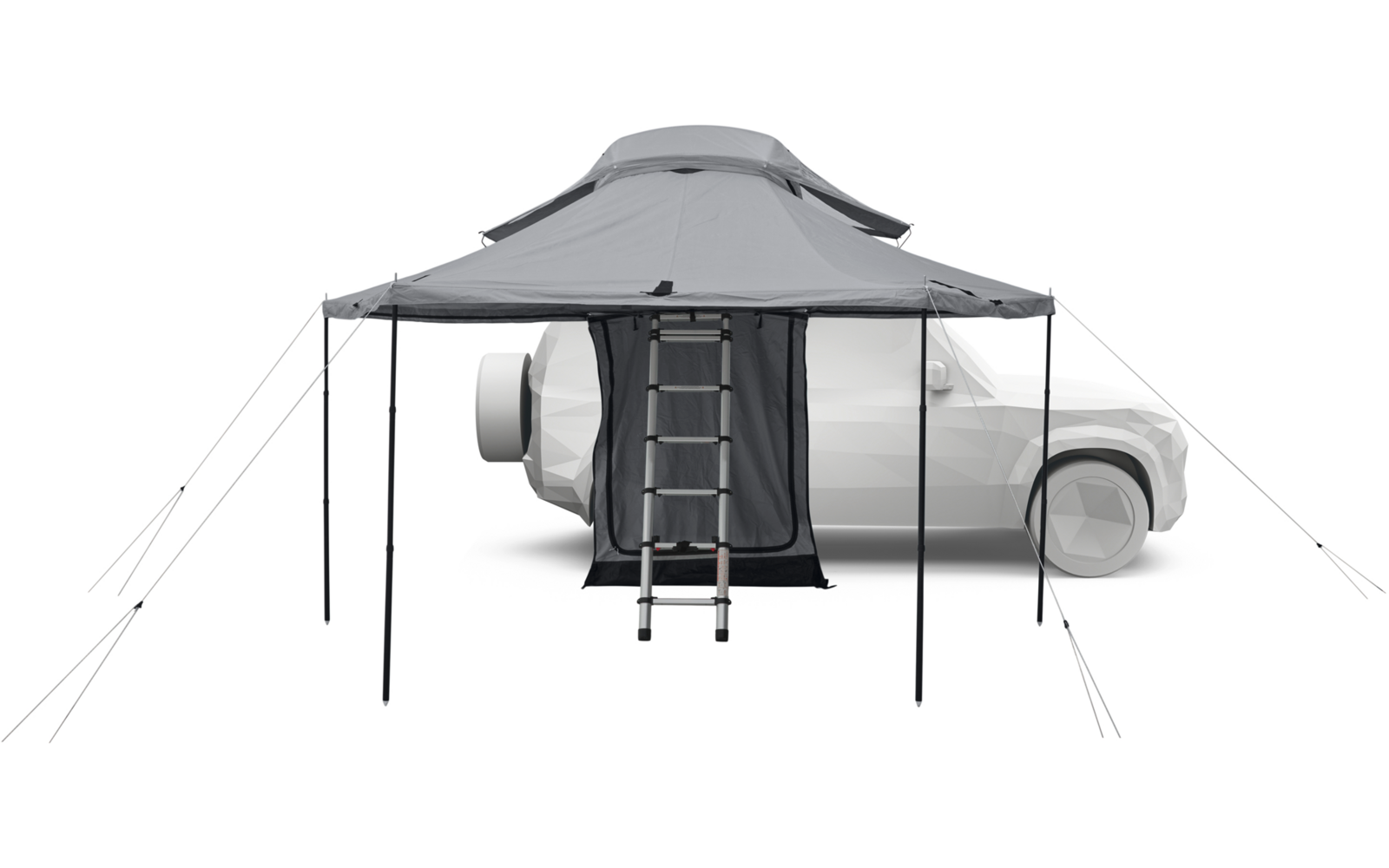 Weißes Auto mit auf dem Dach montiertem Zelt, ausgeklappte Leiter zum Zelteingang, Vordach mit Stangen und Abspannleinen