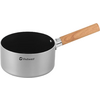 Kleine metalen pan met houten handvat en zwarte binnenkant