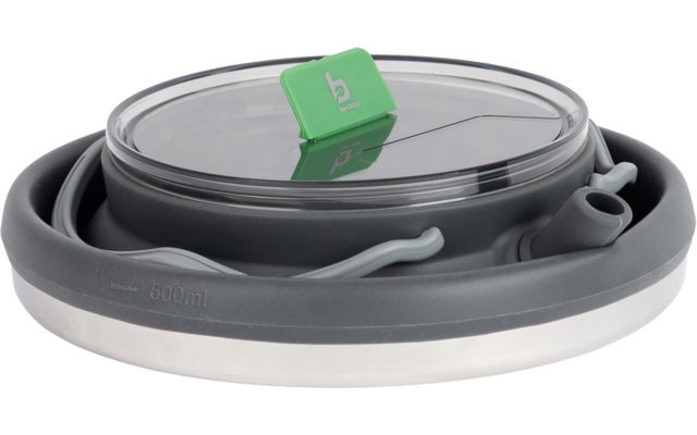 Collapsed, collapsible grey silicone cup with white base, transparent lid, green tab showing a white 'b', and visible 600 ml marking