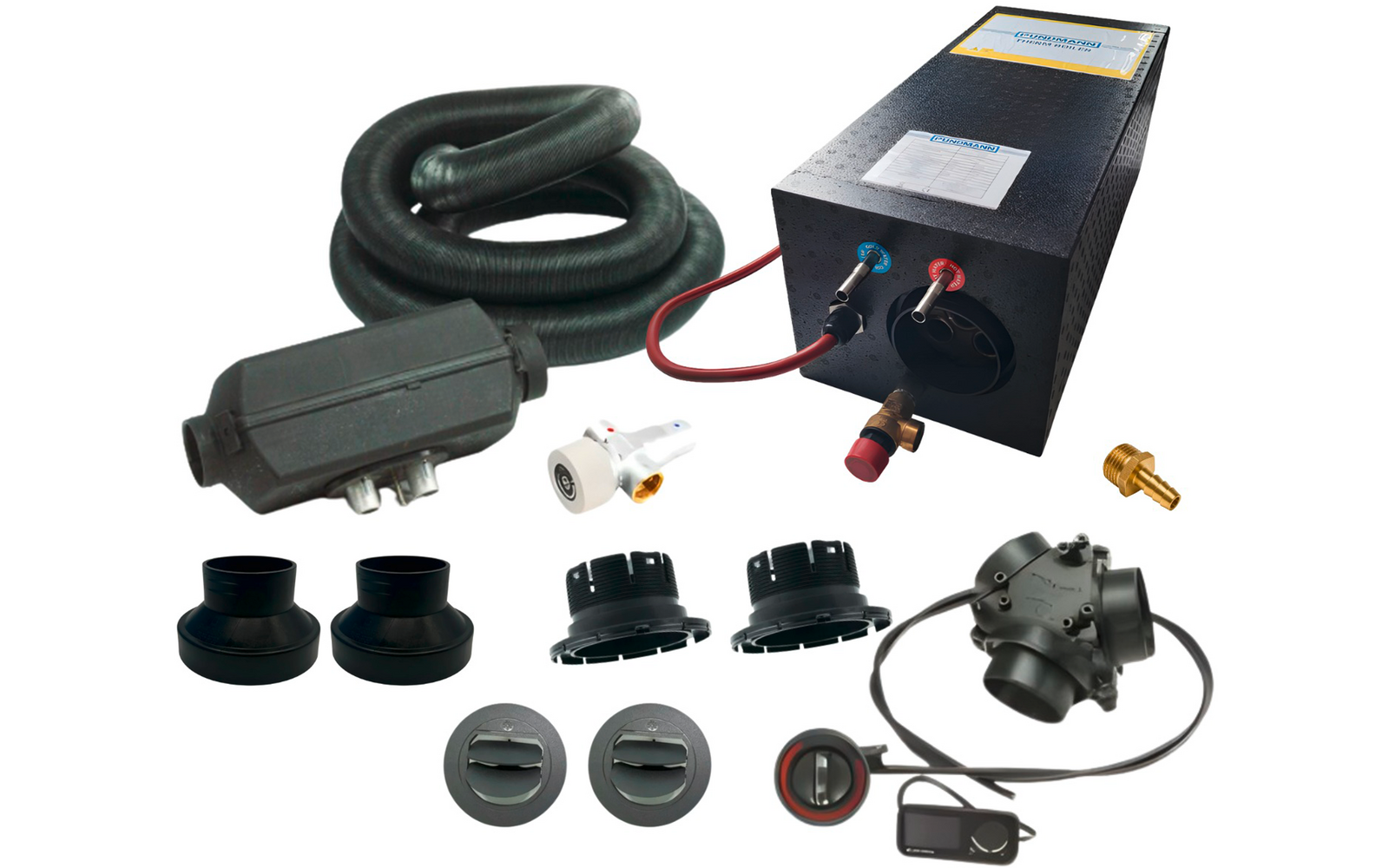 Schwarzer rechteckiger Metallkorpus mit Aufklebern und zwei farbigen Anschlussleitungen (rot, blau), aufgerollter schwarzer Schlauch, mehrere schwarze Kunststofffittings und -adapter, runde Abdeckungen mit Schlitzen, Steuergerät mit Kabel, Messingans