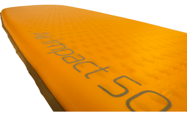 Nahaufnahme eines orangen Messgeräts mit der Aufschrift ‚Inspect 50‘