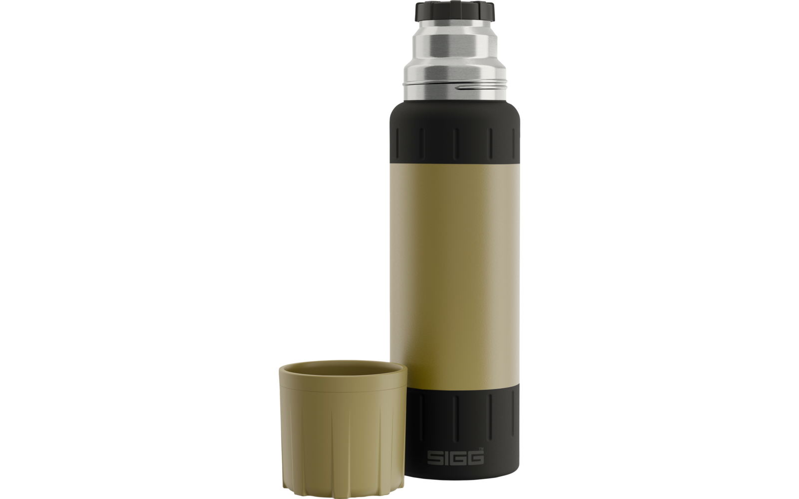 Goldfarbene Metallflasche mit schwarzem Sockel und schwarzem Verschluss; ein goldfarbener Becher daneben