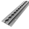 Pièce métallique rectangulaire argentée avec rainures ondulées et plusieurs trous de vis fraisés