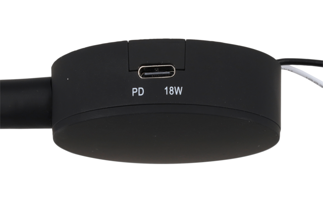 Schwarzes ovales Gerät mit mittigem USB‑C‑Anschluss, weißer Beschriftung 'PD 18W' darunter und schwarzen Kabeln links und rechts