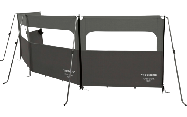 Dreiteiliges dunkles Stoffpanel mit zwei durchsichtigen rechteckigen Fenstern, aufgestellten Metallstangen, Abspannseilen und sichtbarem 'DOMETIC'-Logo
