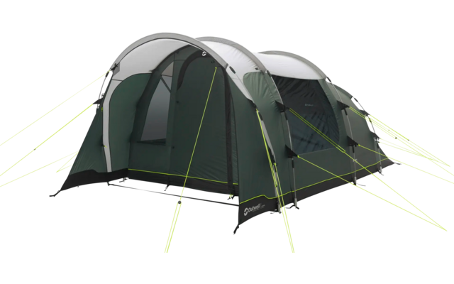 Grünes Campingzelt mit aufgespanntem Eingang bei sonnigem Wetter