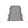 Grauer Zeltboden mit Spannseilen an den Ecken