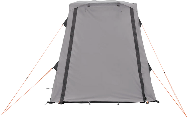 Grauer Zeltboden mit Spannseilen an den Ecken
