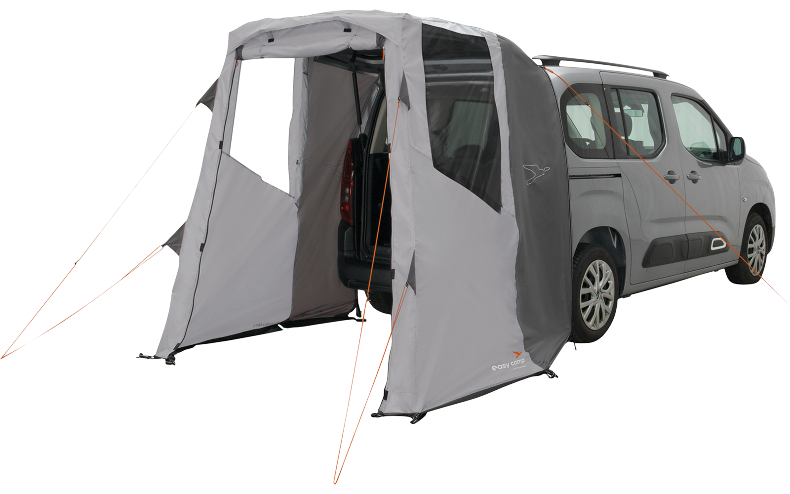 Graues Fahrzeug mit seitlich befestigtem grauem Vorzelt und orangefarbenen Abspannleinen