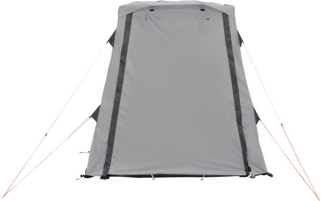Graues, aufgestelltes Zelt mit geschlossener Vorderseite, zwei dunklen vertikalen Streifen und orangefarbenen Abspannleinen auf weißem Hintergrund
