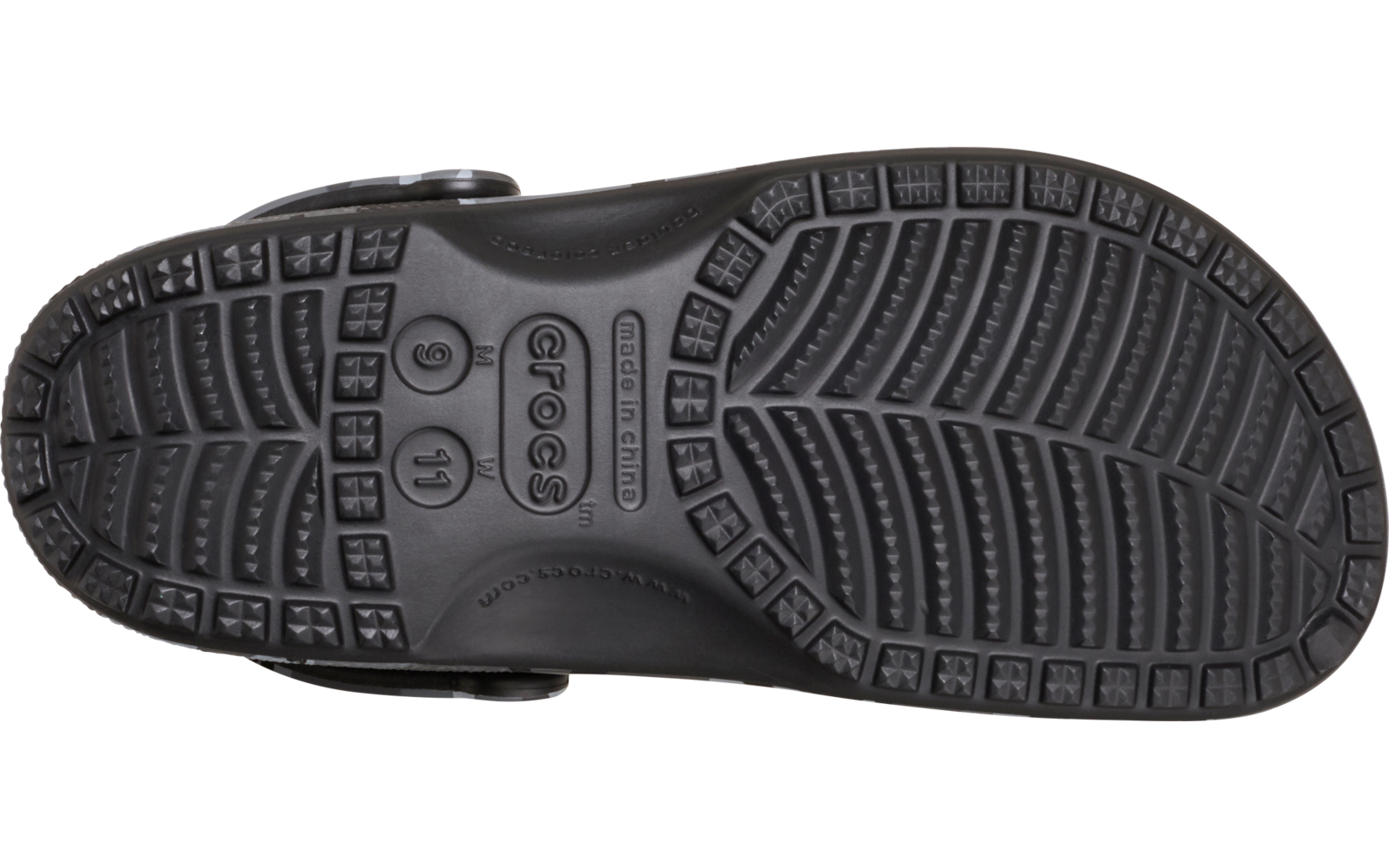 Unterseite eines schwarzen Schuhs mit profilierter Sohle, sichtbarem Crocs-Schriftzug und Fersenriemen