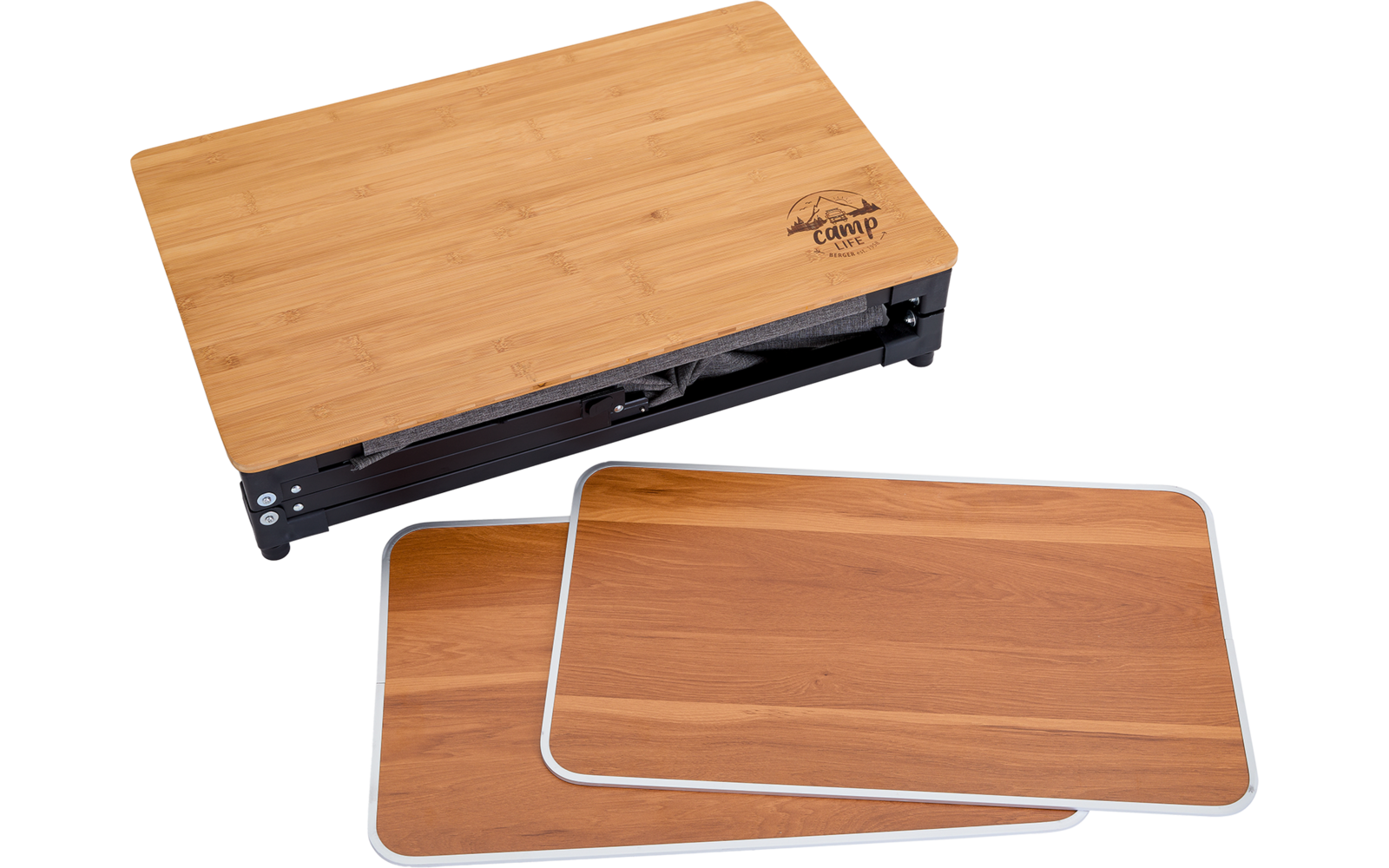 Trois planches à découper en bois, une plus grande et deux plus petites, empilées