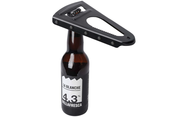 Abrebotellas negro en forma triangular sobre una botella marrón con etiqueta blanca que dice "LA BLANCHE 4.3% BELLAFRESCA"