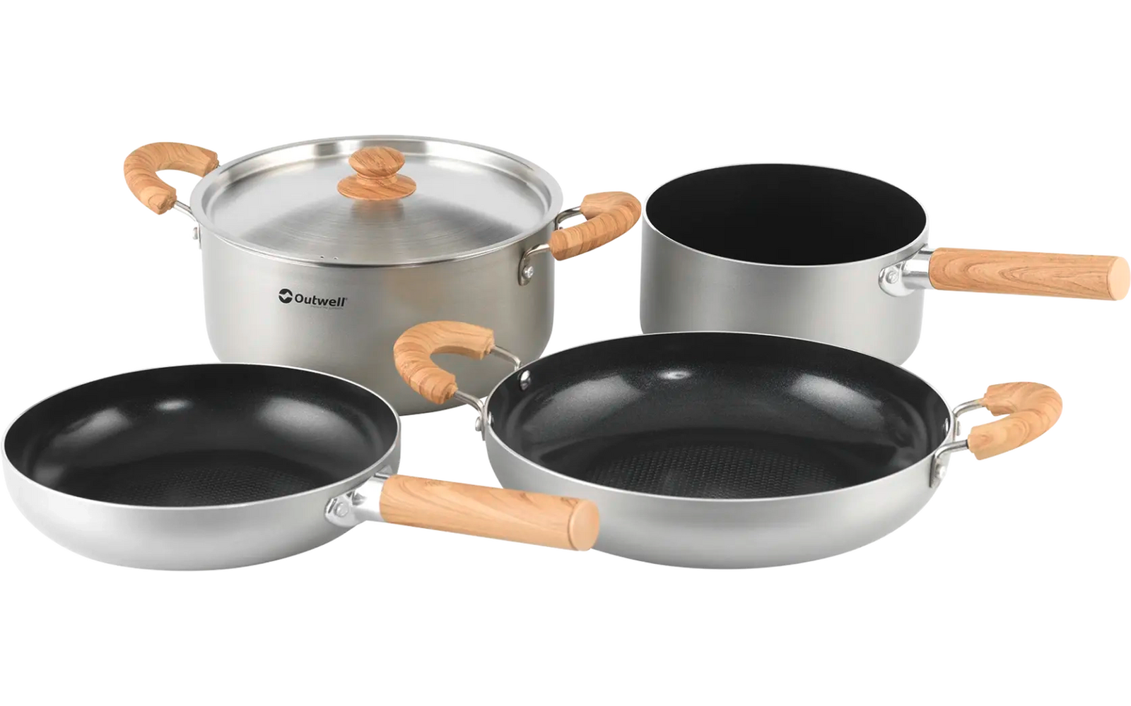 Kookpan met glazen deksel en drie koekenpannen met houten handgrepen