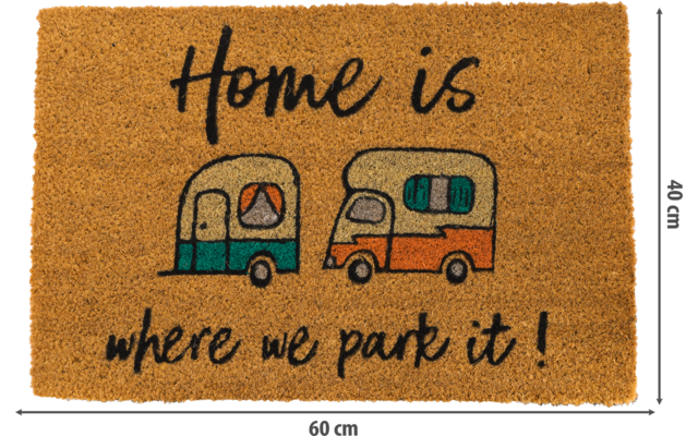 Brauner Türvorleger mit zwei gezeichneten Wohnwagen und dem Text ‚Home is where we park it!‘