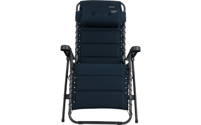 Donkerblauw gewatteerde opvouwbare stoel met apart nekkussen, armleuningen en zwart metalen frame