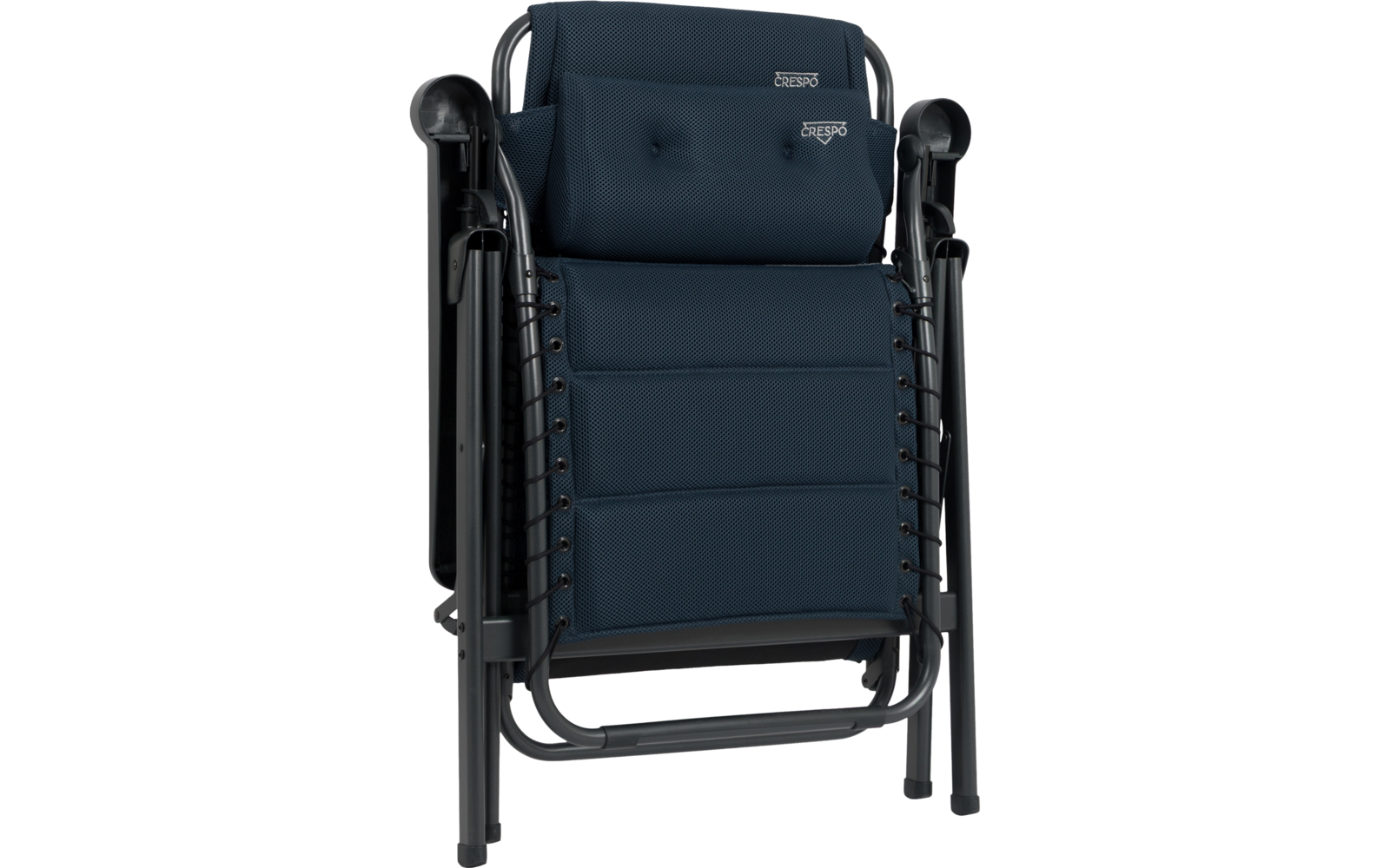 Opgevouwen donkerblauwe gewatteerde opvouwbare stoel met zwart metalen frame, armleuningen en zichtbaar merklogo CRESPO op de hoofdsteun