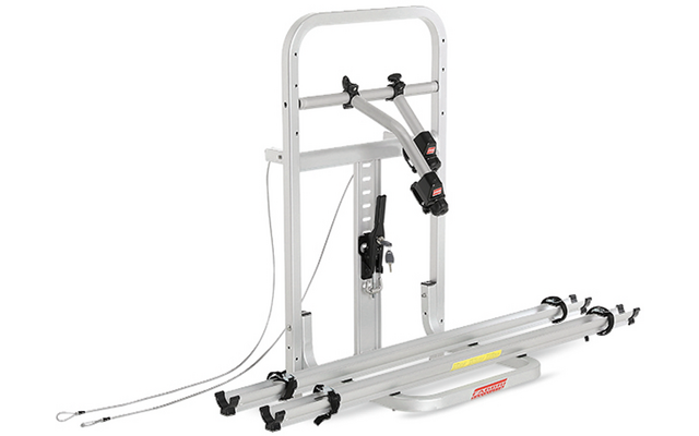 Telaio metallico argentato con due guide longitudinali, cinghie di fissaggio e fibbie in plastica nera, montato su una base grigia