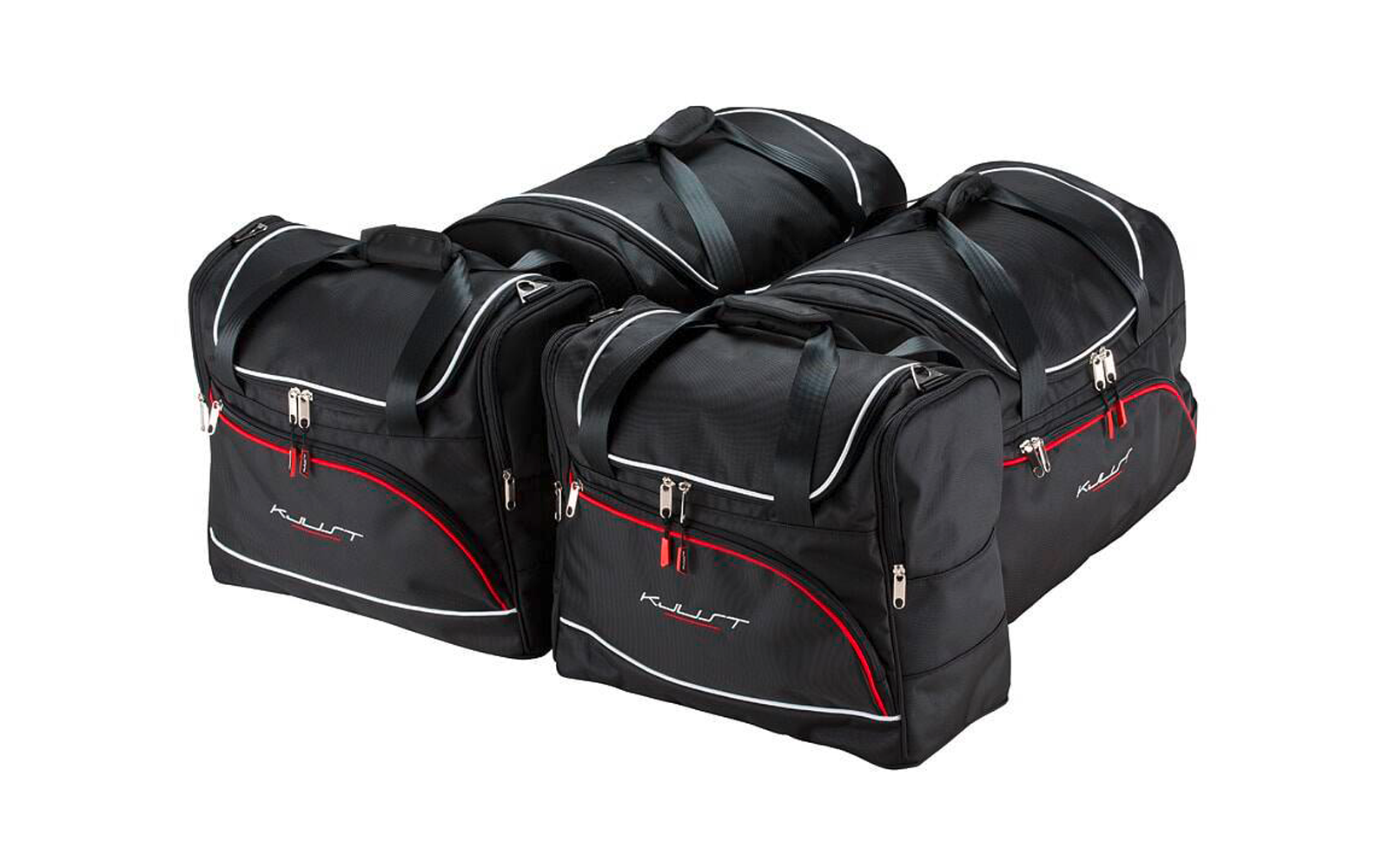 Trois sacs noirs en textile côte à côte avec des bandes rouges, un liseré blanc, des poignées et des fermetures éclair argentées