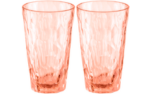 Deux verres orange translucides et texturés côte à côte