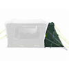 Tetto della tenda bianco con ampia finestra rettangolare, a destra un annesso verde scuro con pali e tiranti giallo-verdi fluorescente