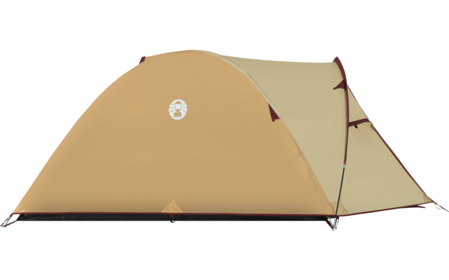 Beiges Kuppelzelt mit geschlossener Tür und seitlichem Vordach vor weißem Hintergrund